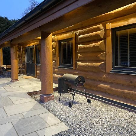 Ewes Water Log Cabins Langholm Exteriör bild