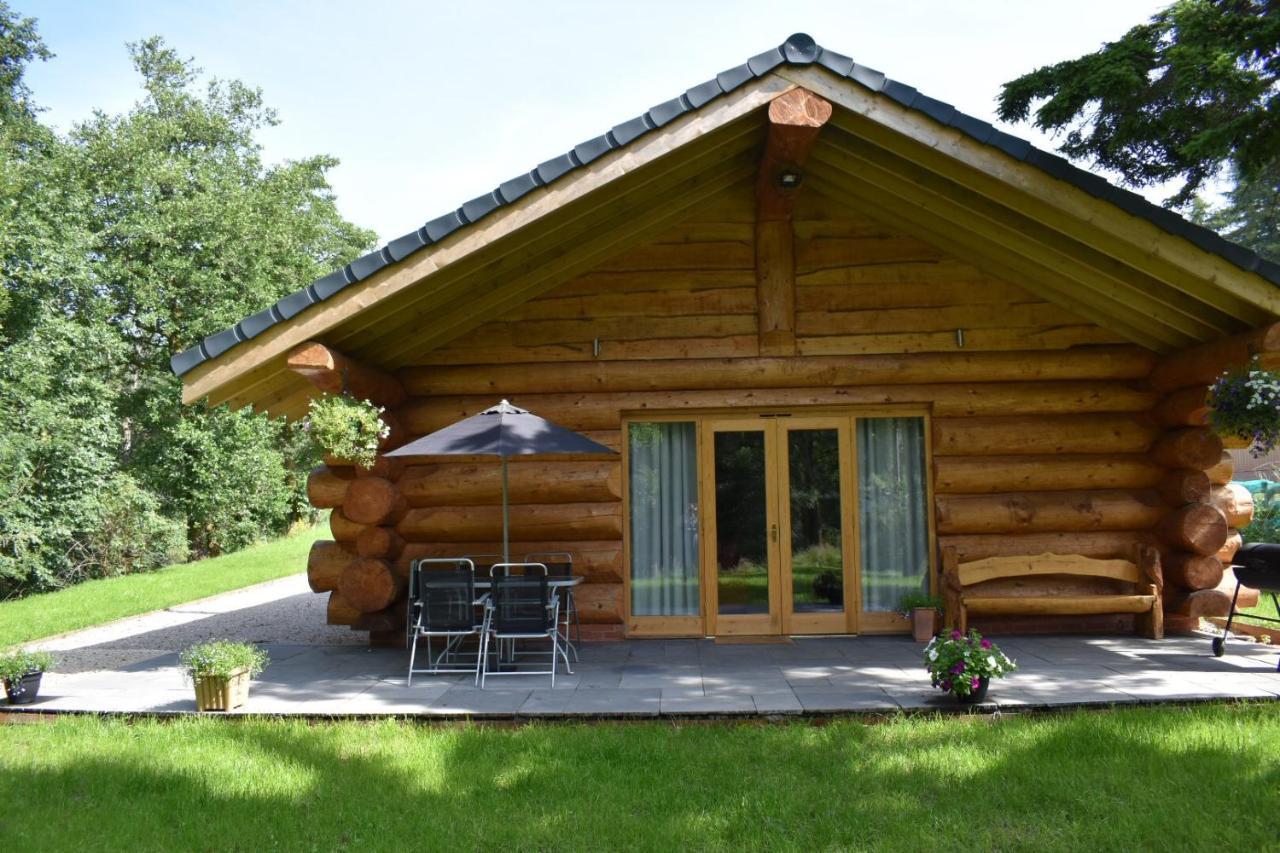 Ewes Water Log Cabins Langholm Exteriör bild