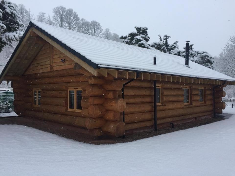 Ewes Water Log Cabins Langholm Exteriör bild