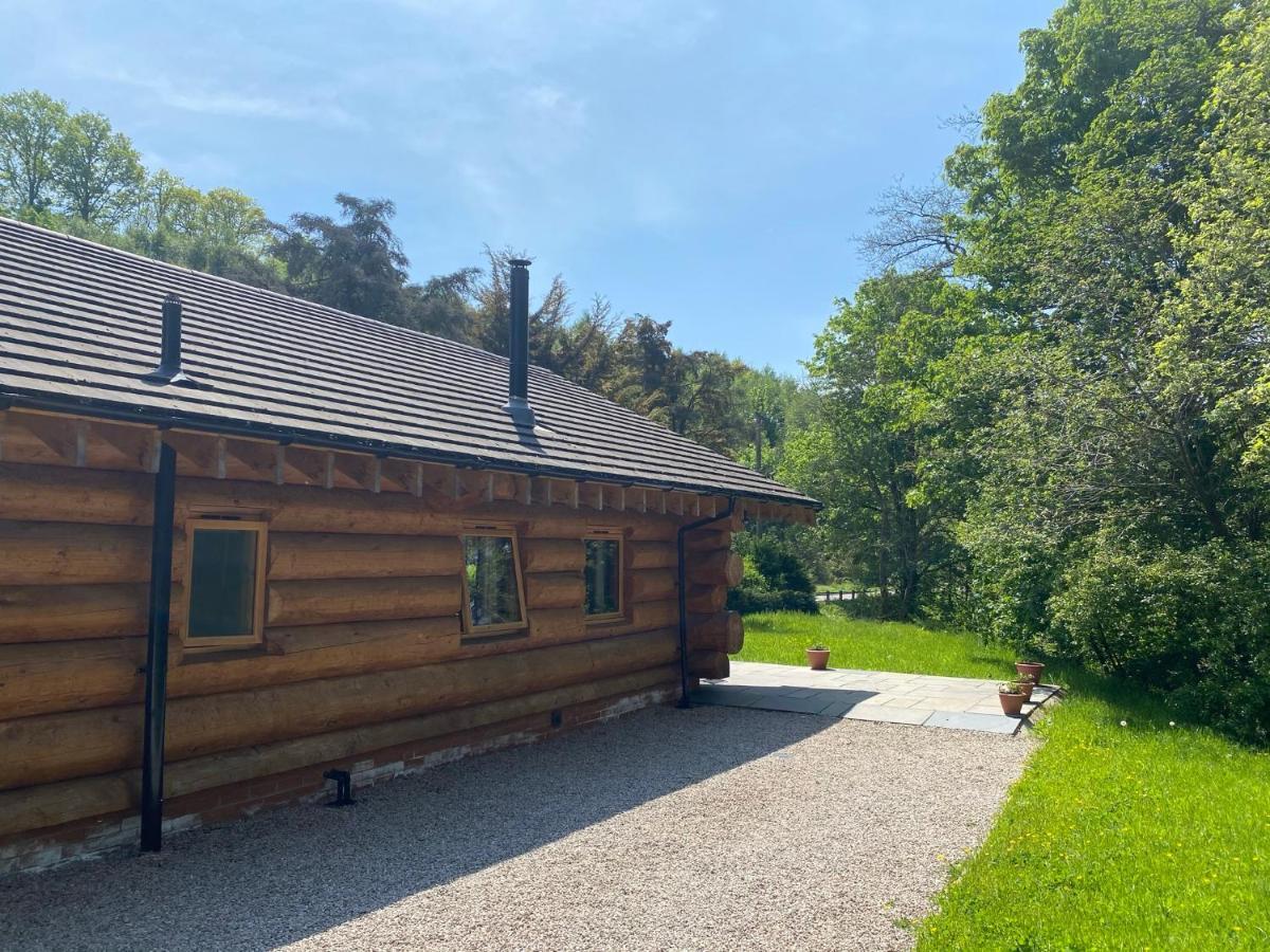 Ewes Water Log Cabins Langholm Exteriör bild