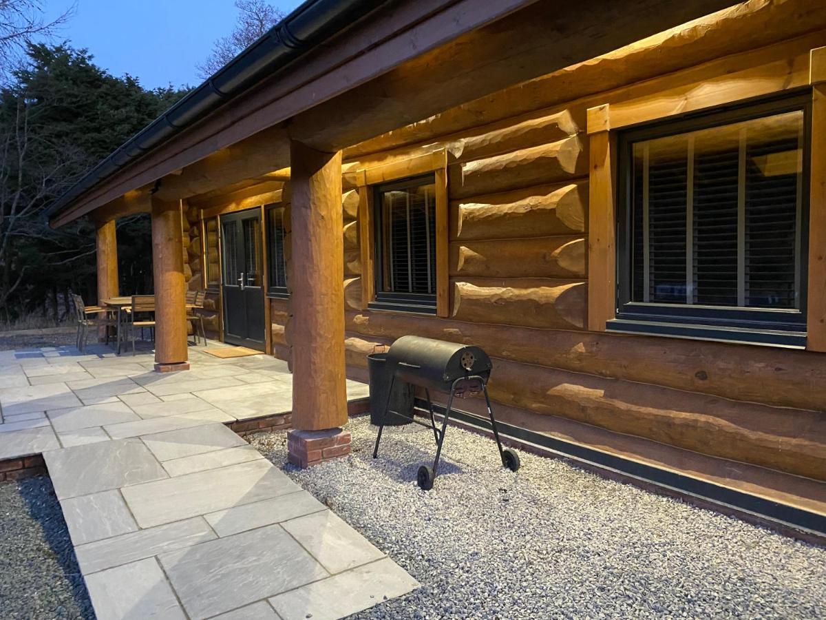 Ewes Water Log Cabins Langholm Exteriör bild