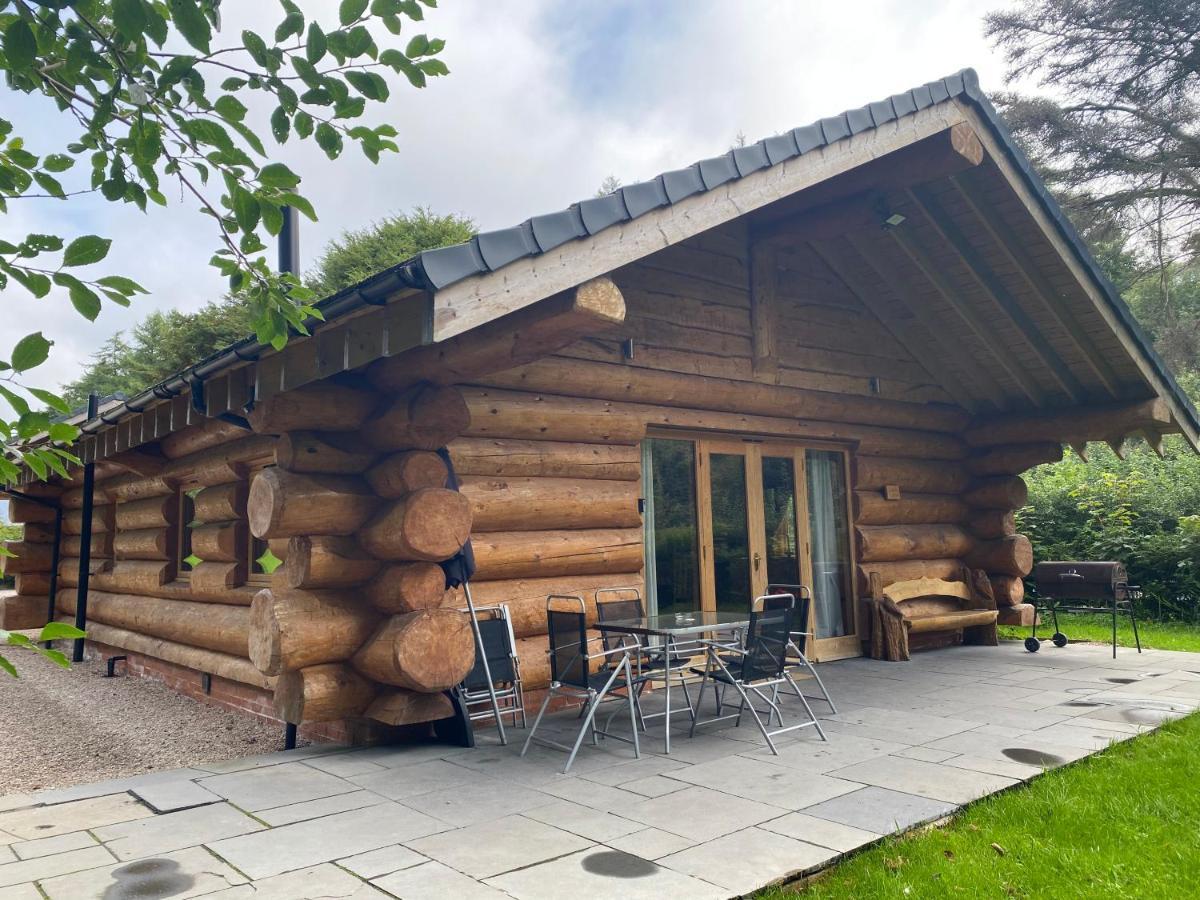Ewes Water Log Cabins Langholm Exteriör bild