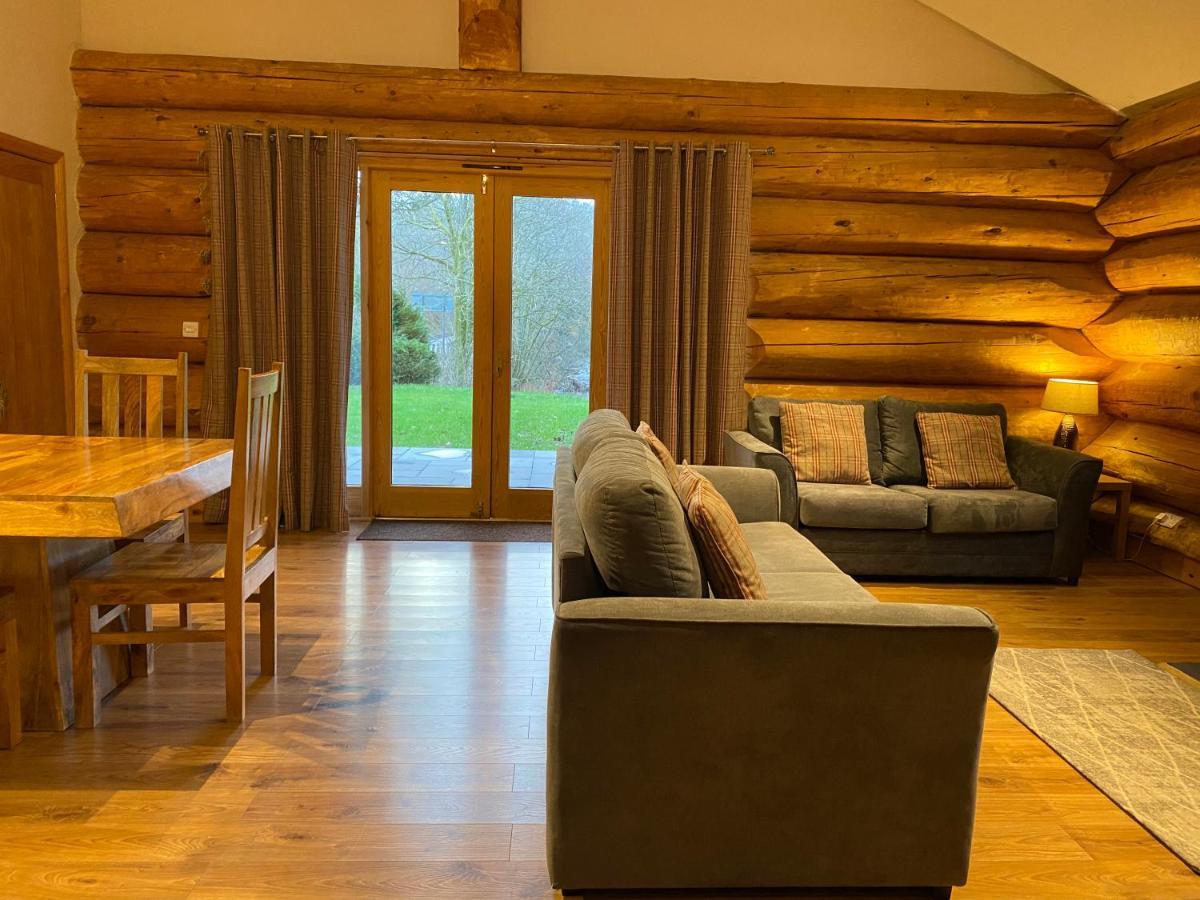 Ewes Water Log Cabins Langholm Exteriör bild